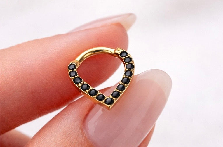 Titan Septum  Ring – 8 mm – Gold mit schwarzen Steinen