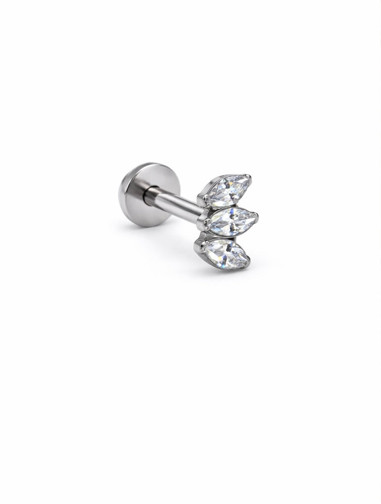 Titan Labret mit flacher Rückseite – 3 Marquise Zirkonia