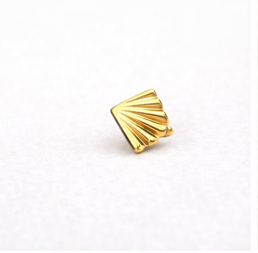 Titan Labret Ohrstecker – Muschel Design | Flat & Lobe Piercing