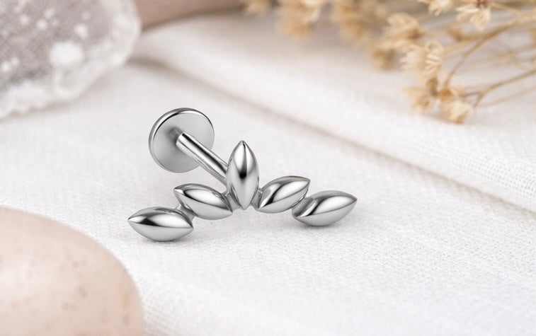 ✨ Titan Piercing mit Blätter-Motiv Silber