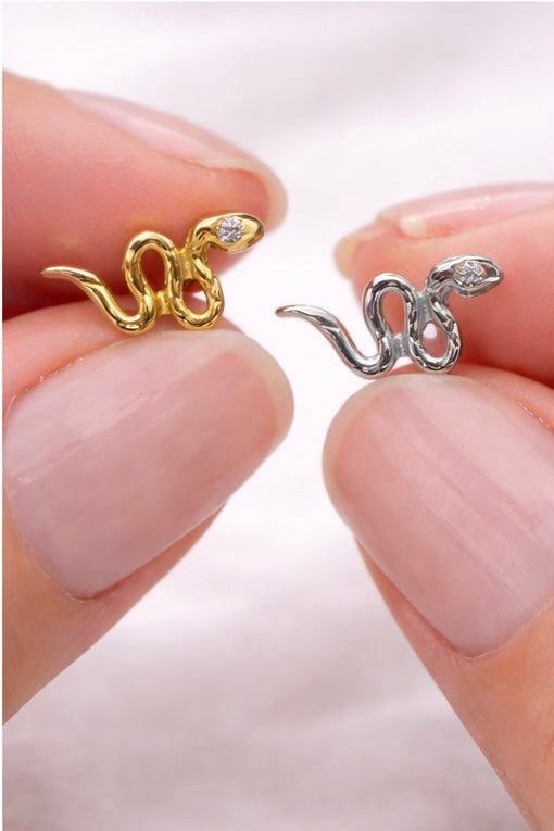 Titan Labret Piercing in Schlangenform – Helix & Tragus Ohrpiercing