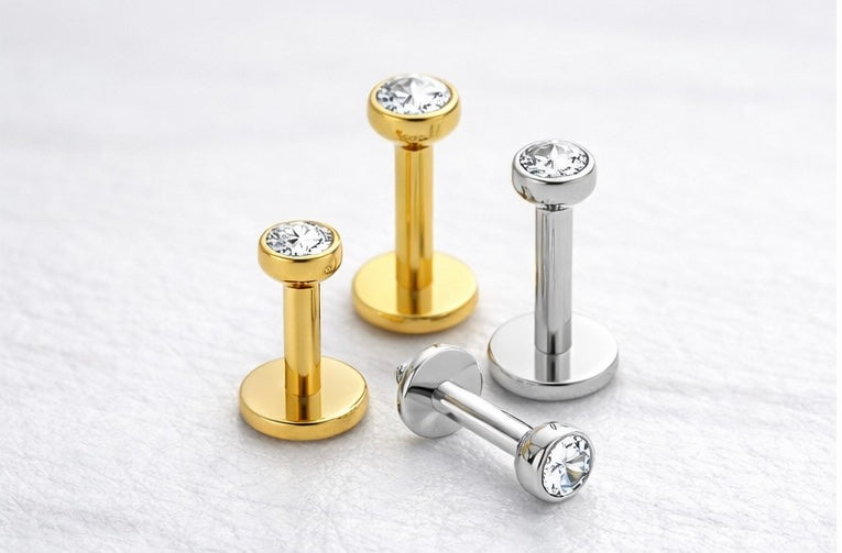 Titan Labret mit Glitzer Stein Piercing – flacher Rücken – Gold & Silber – Helix, Lobe, Flat Helix, Conch