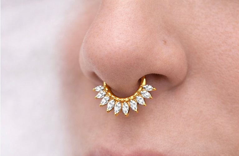 Titan Clicker mit Steinen – Septum & Daith Piercing